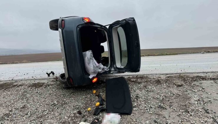 Çorum’da devrilen otomobildeki 5 kişi yaralandı