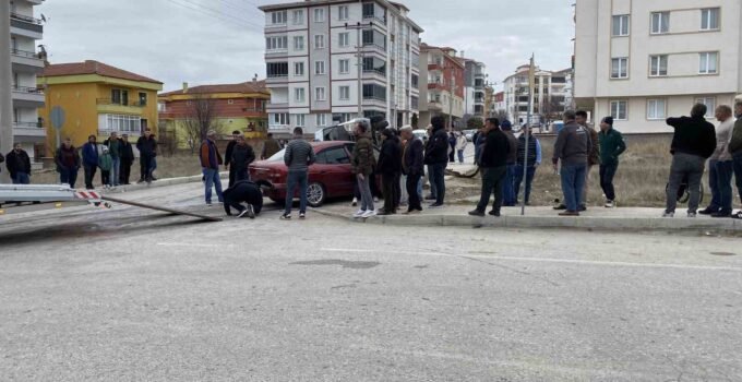 Çorum’da minibüs ile otomobil çarpıştı: 5 yaralı