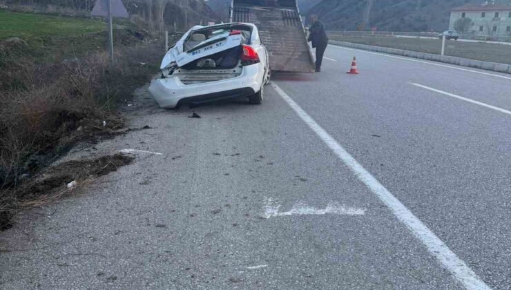 Çorum’da otomobil dereye devrildi: 4 yaralı