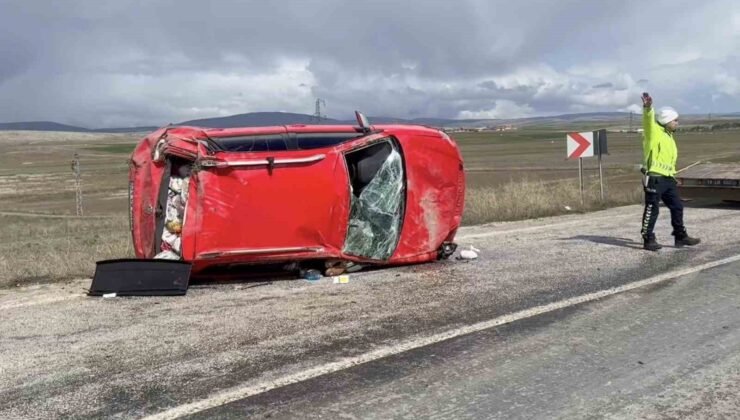 Çorum’da takla atan otomobildeki 3 kişi yaralandı