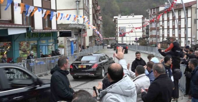 Cumhurbaşkanı Erdoğan, baba ocağı Güneysu’dan ayrıldı