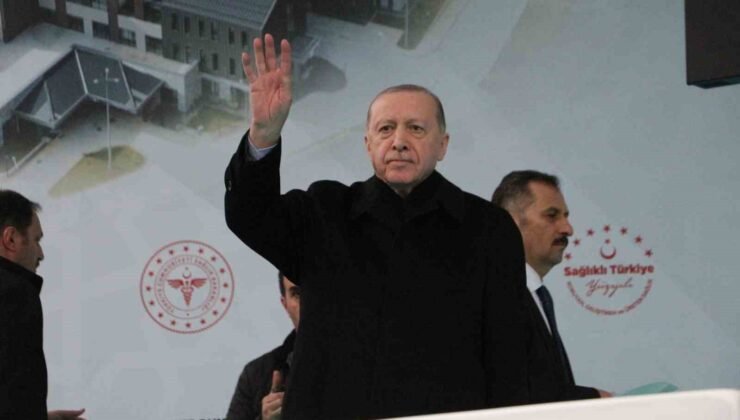 Cumhurbaşkanı Erdoğan: “Etrafımızda füzeler uçuşuyor ama ana muhalefetin umurunda bile değil”