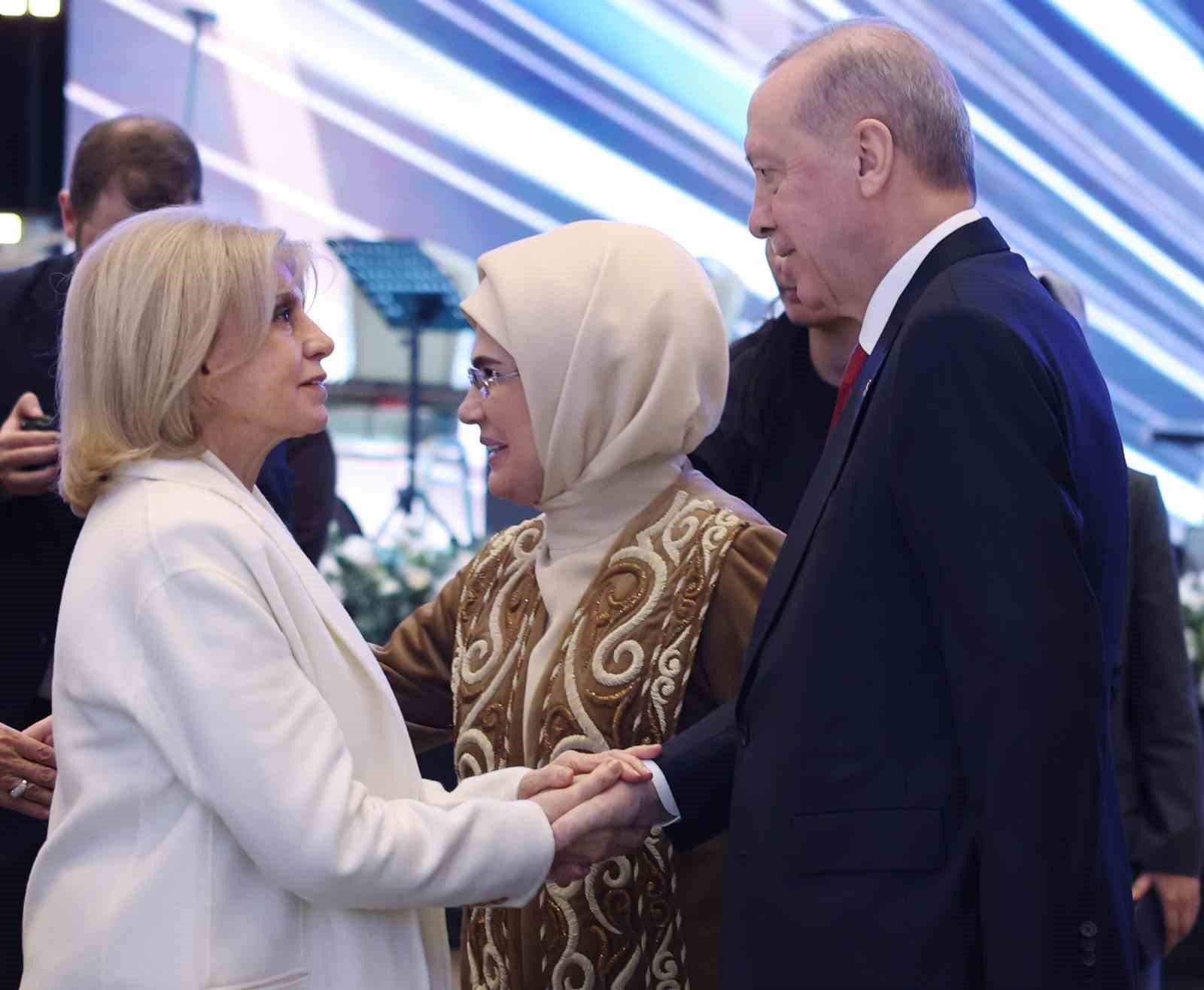 Cumhurbaşkanı Erdoğan: “Her kim, kadına ve çocuğa şiddet uyguluyorsa, zulmediyorsa insanlıktan nasibini almamış demektir”