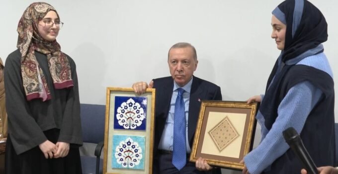 Cumhurbaşkanı Erdoğan üniversite öğrencileri ile bir araya geldi