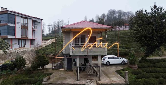 Cumhurbaşkanı Erdoğan’a baba ocağında led imza sürprizi yapılmış