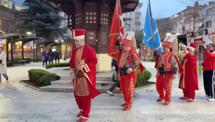 Davetli oldukları iftara mehter takımı ile gittiler