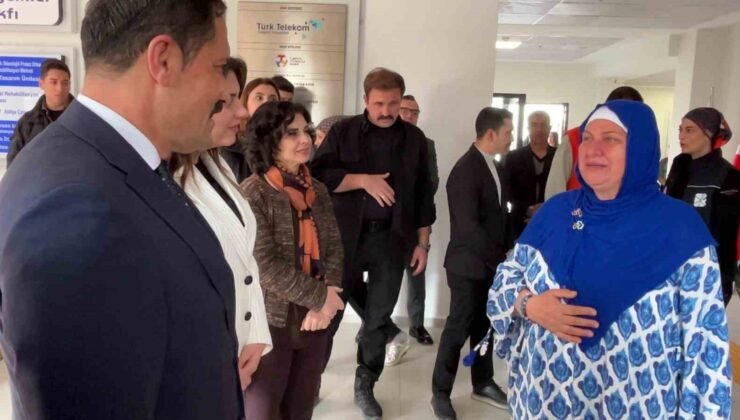 Deprem enkazından 4.günde kurtarılan kadın, 2 gün önce anahtarını teslim aldığı yeni yuvası için göz yaşları içerisinde devlete teşekkür etti