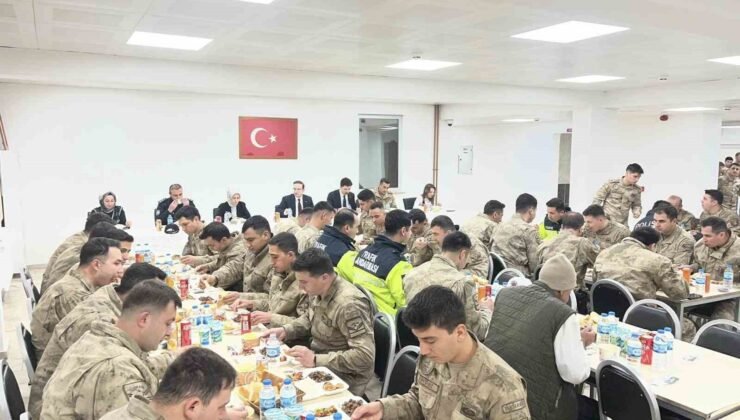 Digor Kaymakamı Ahmed Tayyib Kahraman, jandarma personeliyle iftarda buluştu