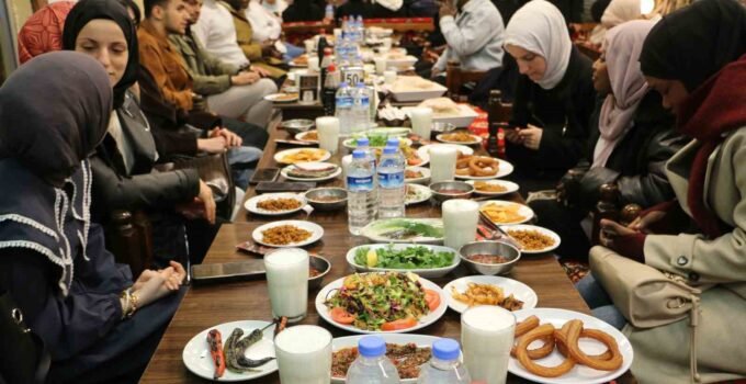 Diyarbakır Bismil Türkmenler Derneği iftar programı düzenledi