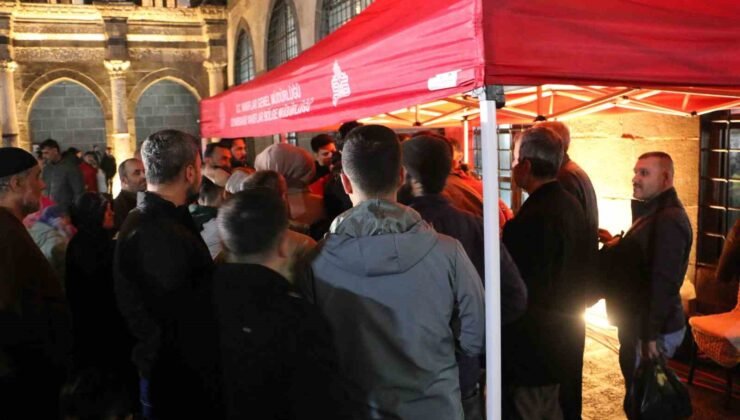 Diyarbakır Ulu Cami’de Kadir Gecesi idrak edildi