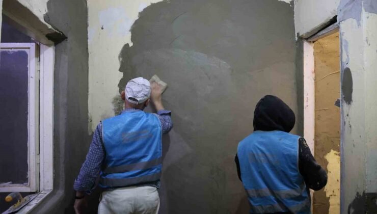 Diyarbakır’da ihtiyaç sahibi vatandaşın evi ‘denetimli serbestlik hükümlülerince’ onarıma alındı