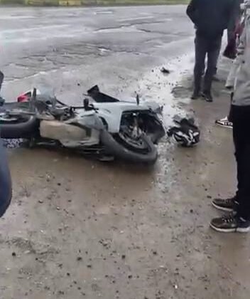 Diyarbakır’da motosiklet ile hafif ticari araç çarpıştı: 1 yaralı