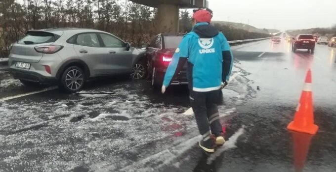 Dolu yağışı zincirleme kazaya neden oldu: 11 yaralı