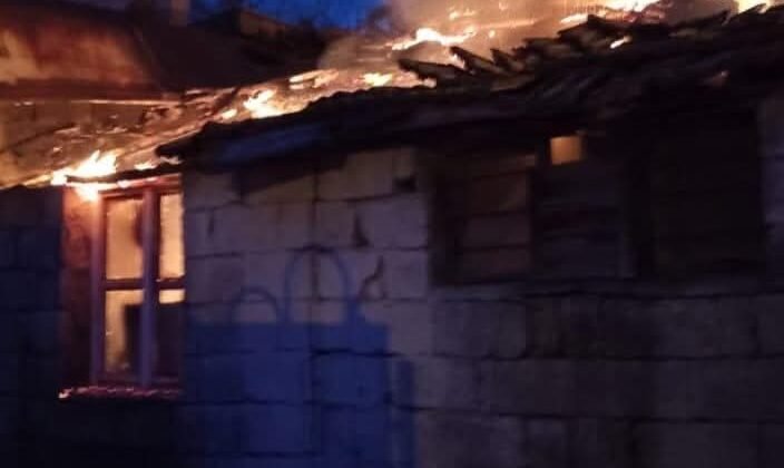 Dörtyol’da metruk bina yangını