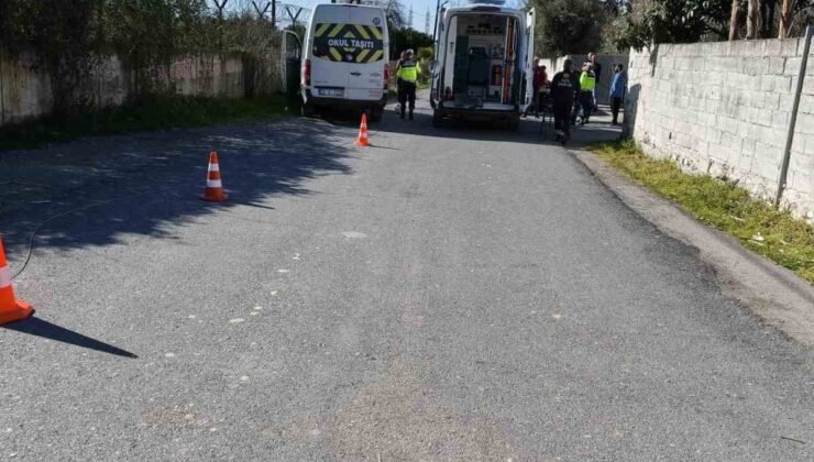 Dörtyol’da öğrenci servisi elektrik direğine çarptı: 4 yaralı