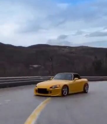 Drift atan otomobil, sosyal medya devriyesine takıldı