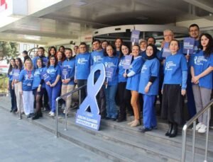 Dünyada en sık görülen 3. kanser türüne mavi tişörtlerle dikkat çektiler