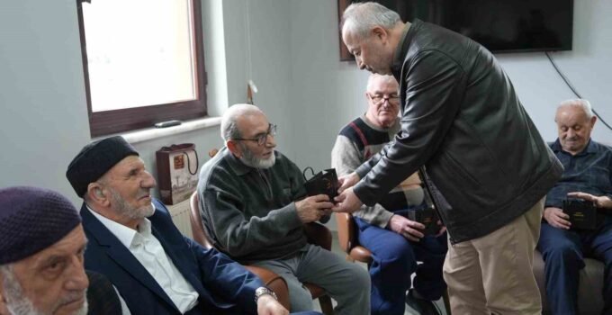 Düzce Belediyesi yaşlıları yine unutmadı