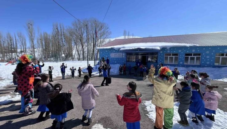 ’Merkez Her Yerde’ projesi kapsamında köy okulunda etkinlik düzenlendi