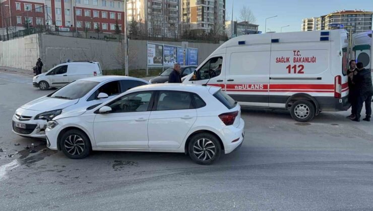 Edirne’de iki otomobil çarpıştı: 2 yaralı