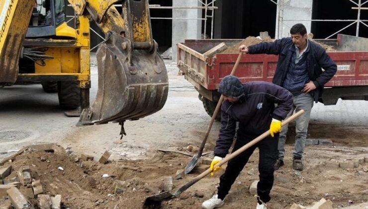 Edremit Belediyesi Altınkum’da ve Kadıköy’de yolları yeniliyor