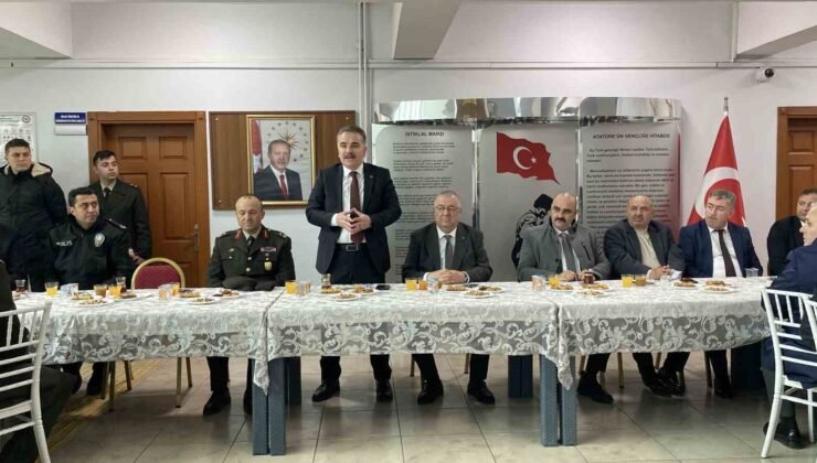 Edremit protokolü bayramlaşmada buluştu