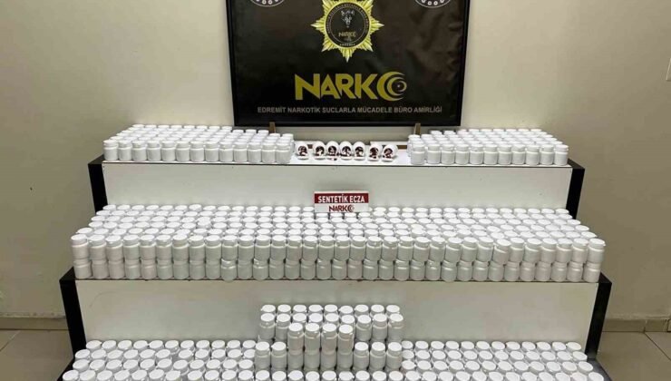 Edremit’te araçta 42 bin 600 sentetik ecza ele geçirildi
