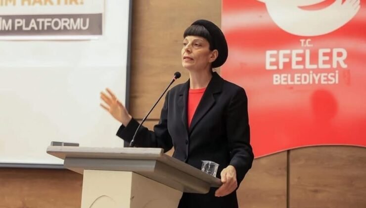 Efeler’de ’Dönüm Noktasında Cumhuriyet’ konuşuldu