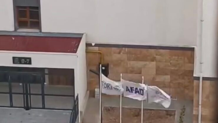 Elazığ’da iki küçük kalpten Türk bayrağına büyük vefa