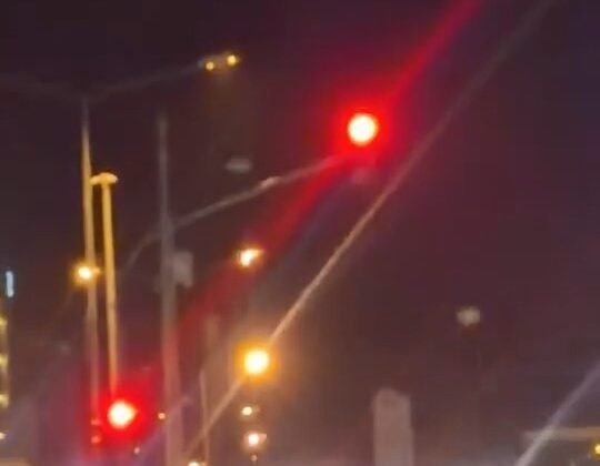 Elazığ’da kamyonetle makas atan sürücü kamerada