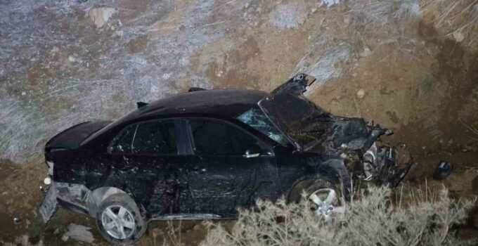 Elazığ’da otomobil şarampole uçtu: 2’si ağır 5 yaralı