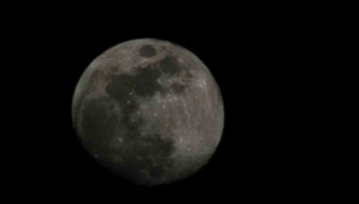 Elazığ’da şişkin ay gökyüzünü süsledi