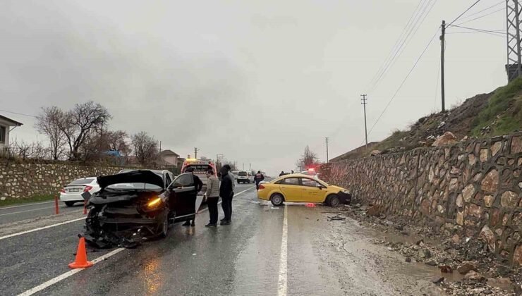Elazığ’da trafik kazası: 2 yaralı