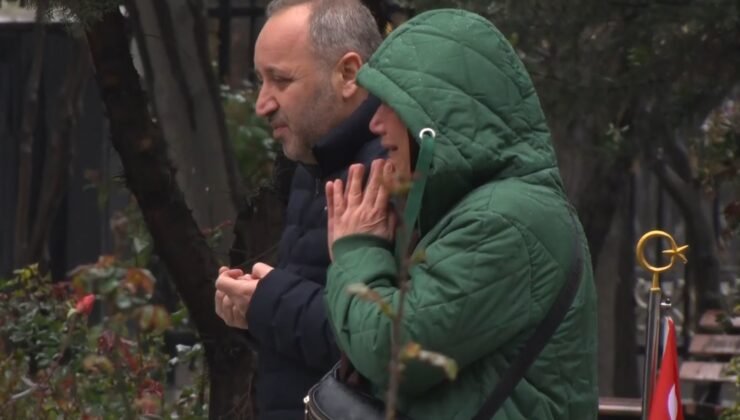 En acı bayram, Edirnekapı Şehitliği’nde gözyaşlarını tutamadı