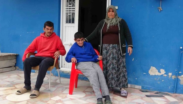 Engelli çocuklarına hem anne hem baba oldu
