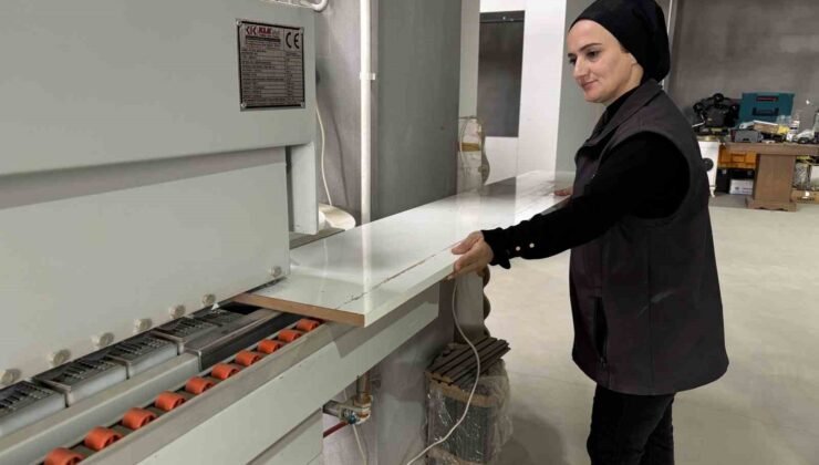 Enkazdan atölyeye bir hayat mücadelesi: İki çocuk annesi mobilyaya şekil veriyor