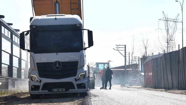 Erenler’de yollar yenilenmeye devam ediyor