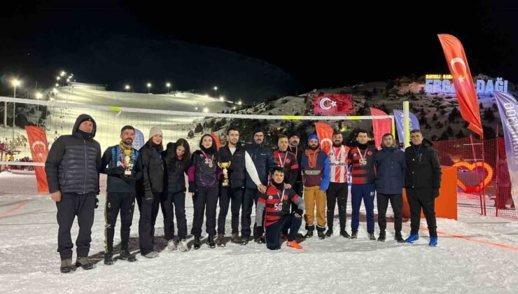 Ergan Dağı’nda kurumlar arası kar voleybolu turnuvası tamamlandı