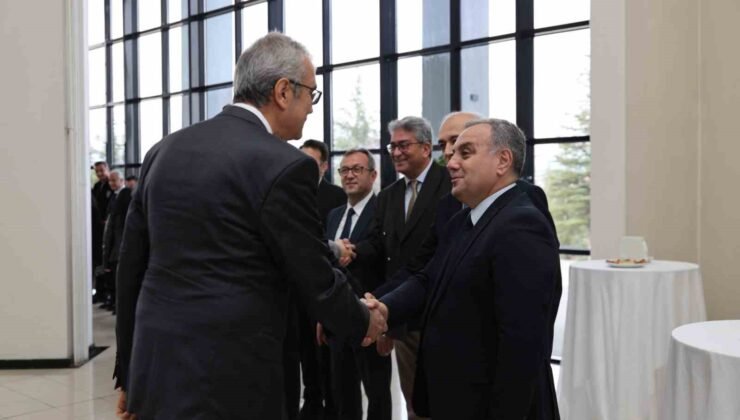 ERÜ’de bayramlaşma töreni düzenlendi