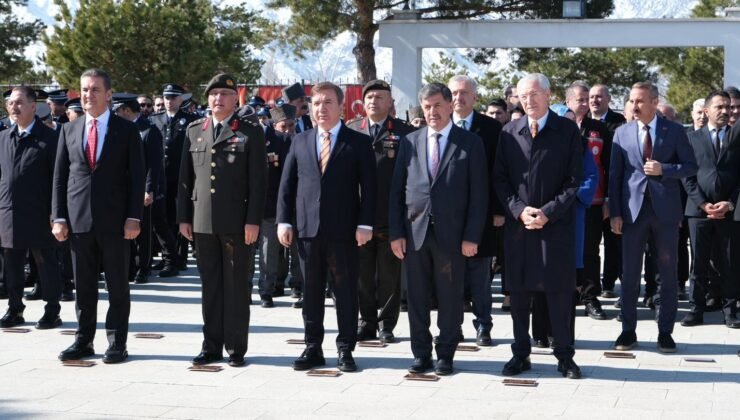 Erzincan’da 18 Mart Töreni: Şehitler dualarla anıldı