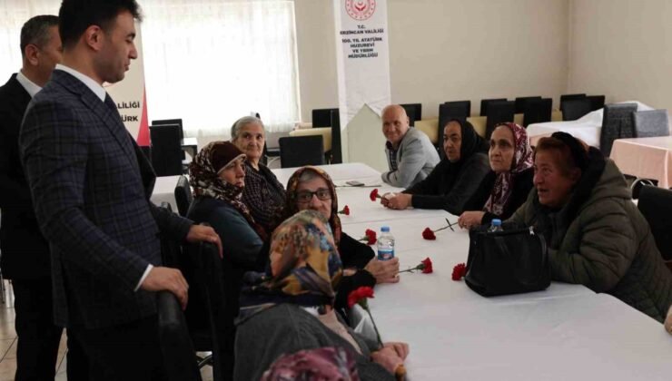 Erzincan’da huzurevi sakinleriyle bayramlaşıldı