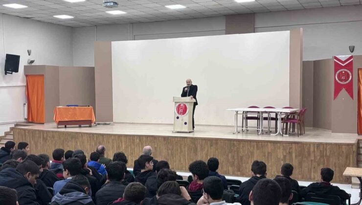 Erzincan’da öğrencilere “Ramazan ve Hayatımıza Yansımaları” konferansı verildi