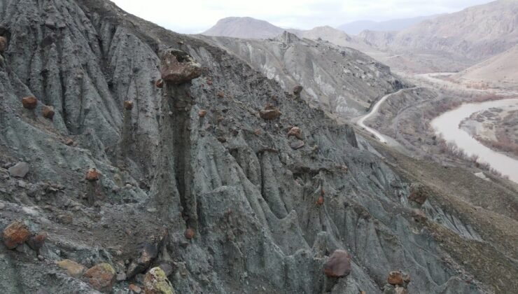 Erzincan’da peri bacalarını andıran doğal oluşumlar ilgi görüyor