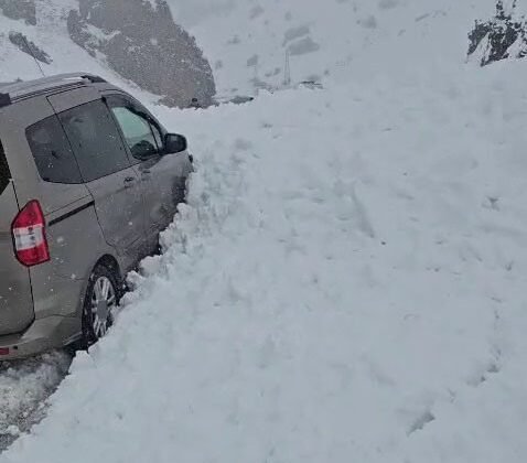 Erzurum’da yola çığ düştü