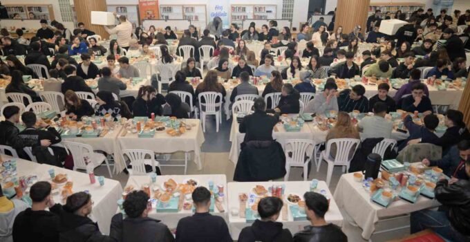 Esenyurt’ta gençlerle iftar buluşması