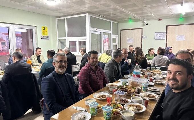Eskişehir İl Sağlık Müdürü Bildirici, Beylikova’da sağlık çalışanlarıyla iftarda buluştu