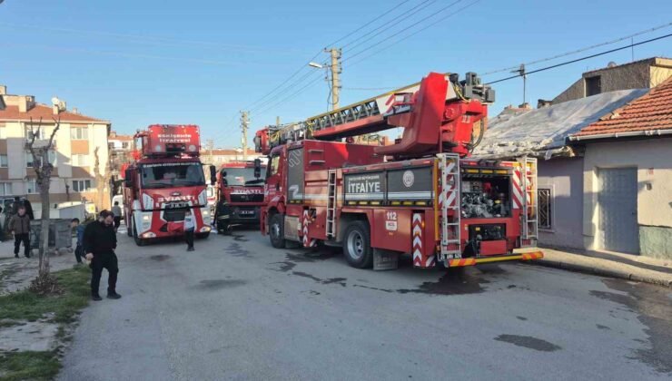 Eskişehir’de yangın paniği: Mahalleli sokağa döküldü