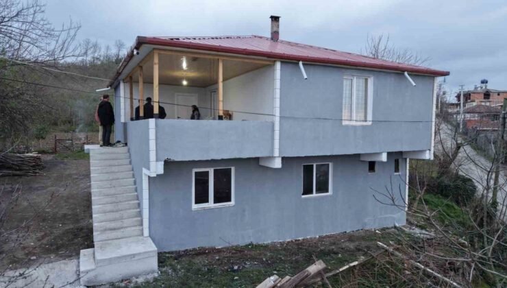 Evi yanan ailenin yaraları sarıldı: Yenilenen ev, bayram hediyesi oldu