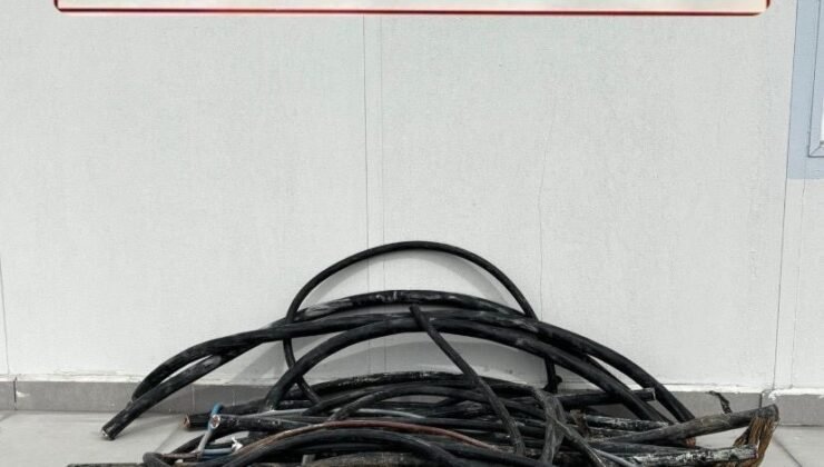 Fabrikadan bakır kablo çaldılar, yakalandılar