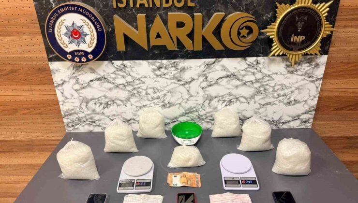 Fatih’te düzenlenen operasyonda 6 kilo 550 gram uyuşturucu madde ele geçirildi, 2 gözaltı